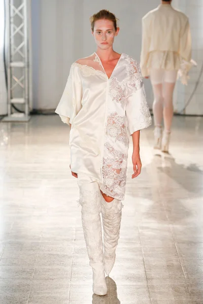 Look 15